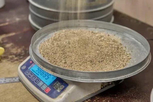 Análisis Granulométrico en Alto Hospicio: Clasificación de Suelos Salinos con Tamices e Hidrómetro
